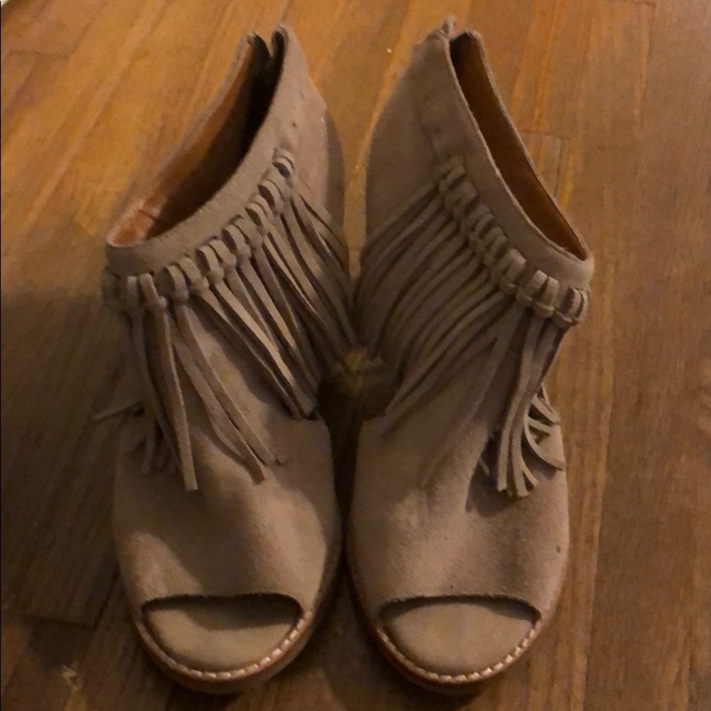 Shoes - Picture 2 of 2